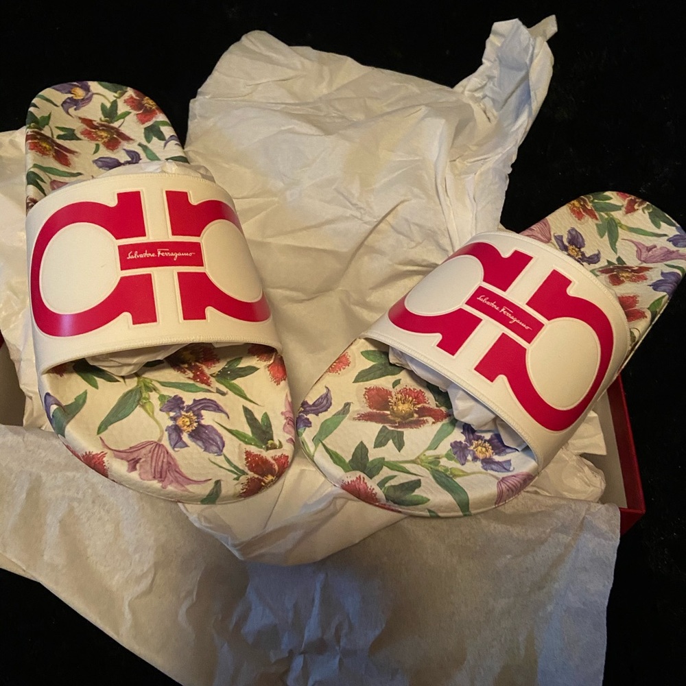 Salvatore Ferragamo AUTHENTIC Pool Slide